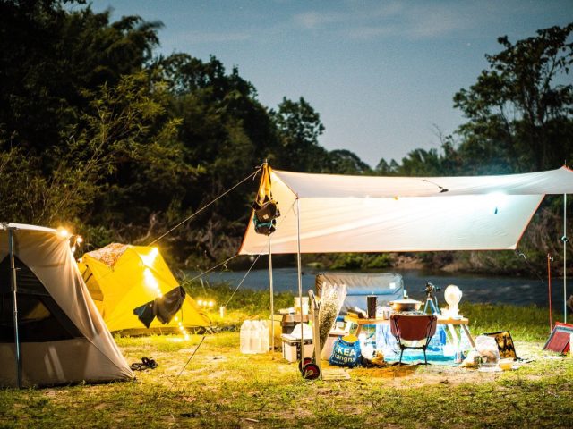 Camping aménagé vs bivouac responsable : comparatif pratique
