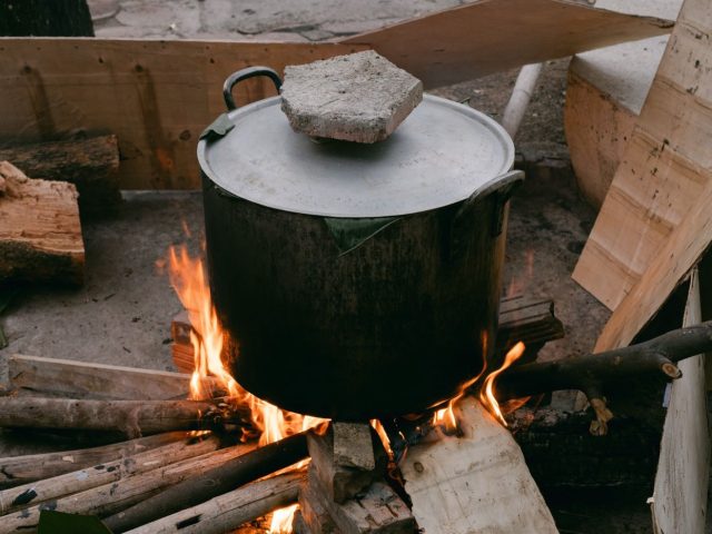 Cuisiner en itinérance avec produits locaux : recettes et astuces