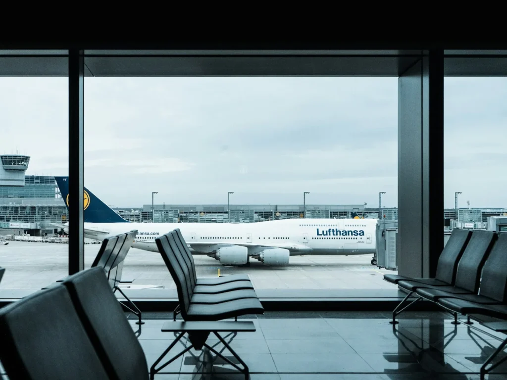 Salle d’attente d’un aéroport avant un départ international