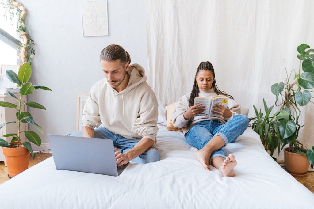 Airbnb ou Booking.com : choisir pour louer à l'étranger